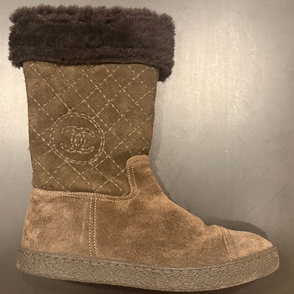 Chanel Interlocking CC Logo Suede Boots - Picture 10 of 11
